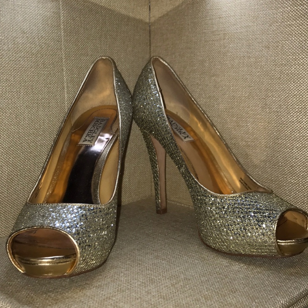 Badgley Mischka Humbie Peep Toe Pump